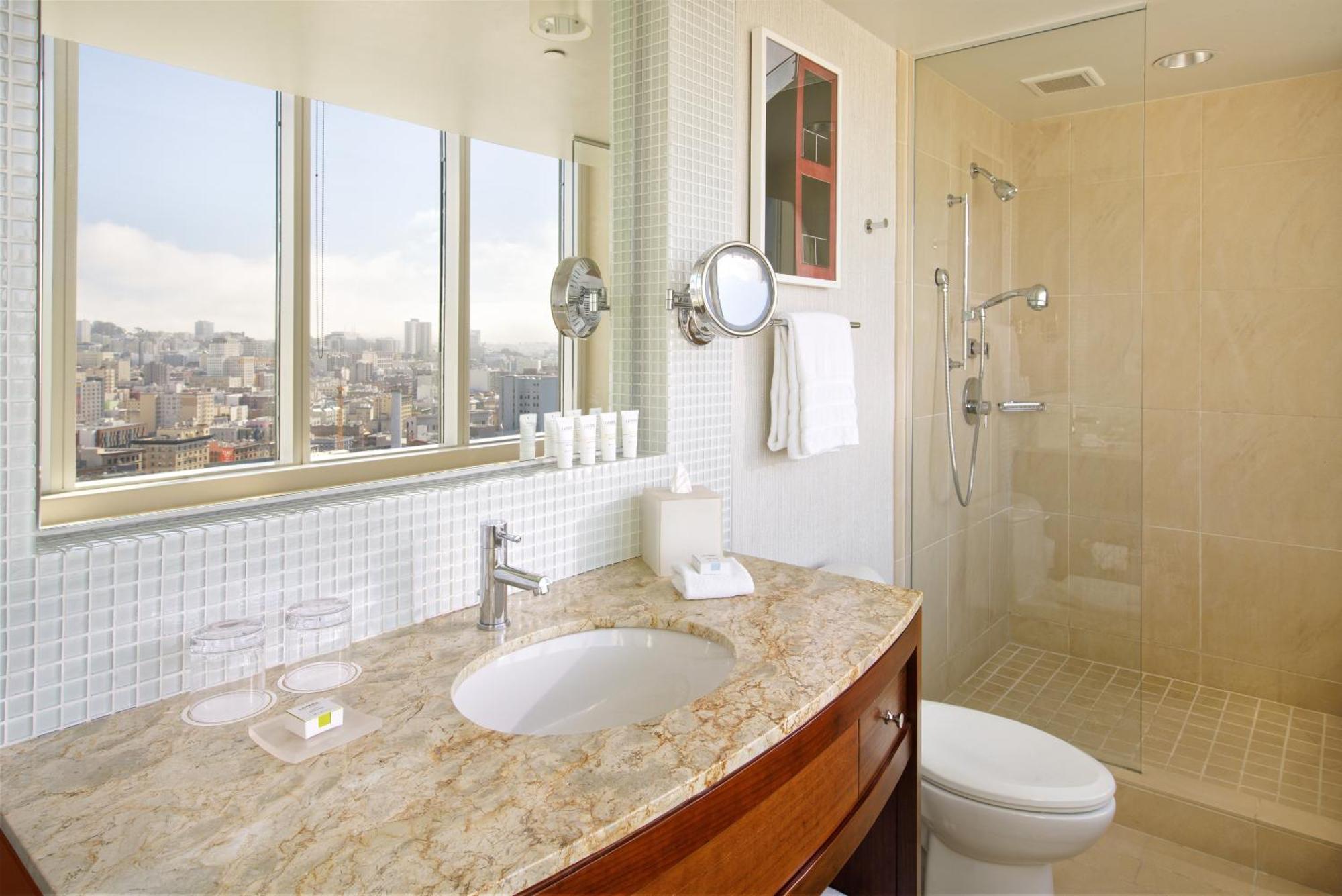 Classic Queen Room City View,1353116557:JPEG